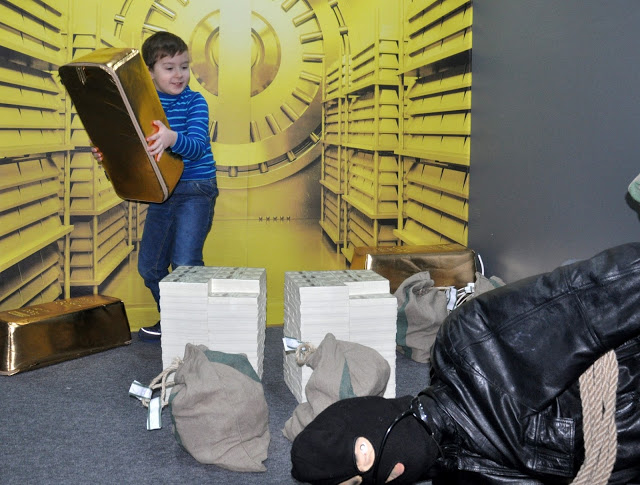 hotel delta, skarbiec, bank w podziemiach