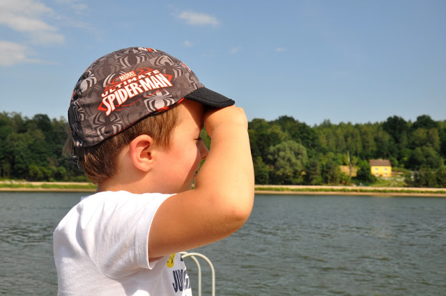 ochrona głowy przed słońcem