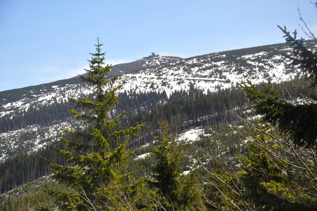 My przy schronisku nad Małym Stawem spędziliśmy dużo czasu, ale na noc nie zostaliśmy. Wróciliśmy do Karpacza tym samym szlakiem, którym przyszliśmy, po drodze zatrzymując się przy Świątyni Wang.